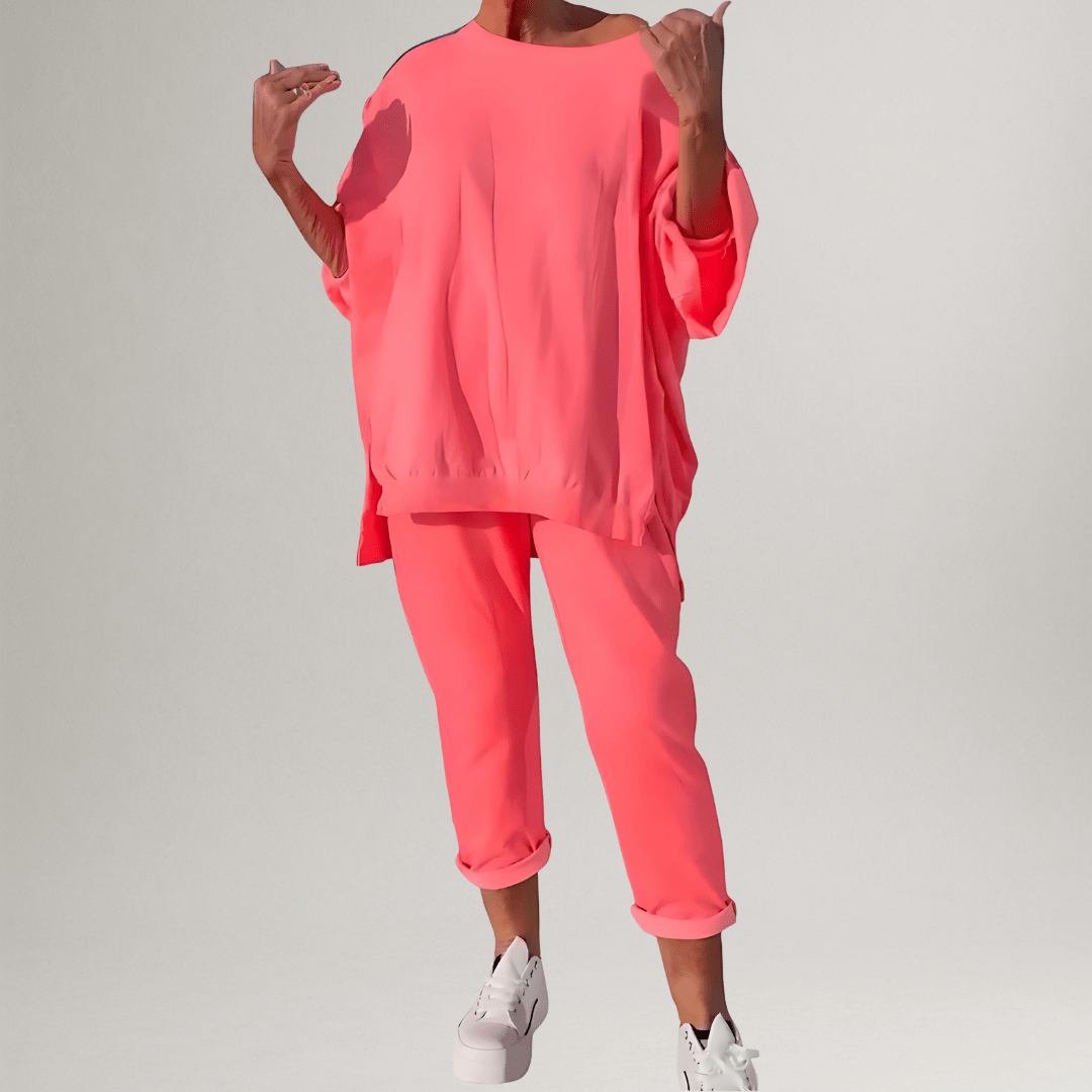 Women's classic oversized blouse & wide-leg trouser set in a relaxed fit, perfect for elegant daily wear.