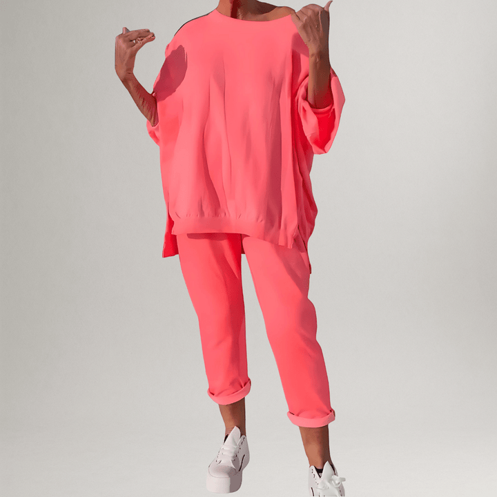 Women's classic oversized blouse & wide-leg trouser set in a relaxed fit, perfect for elegant daily wear.