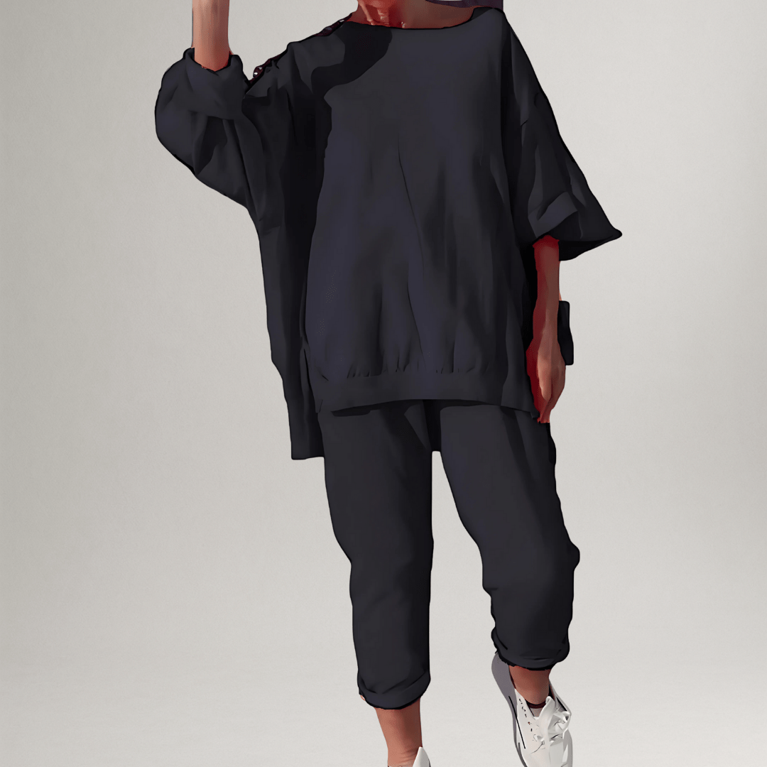 Elegant women's loungewear set with a flowing oversized blouse & wide-leg pants for ultimate comfort & style.