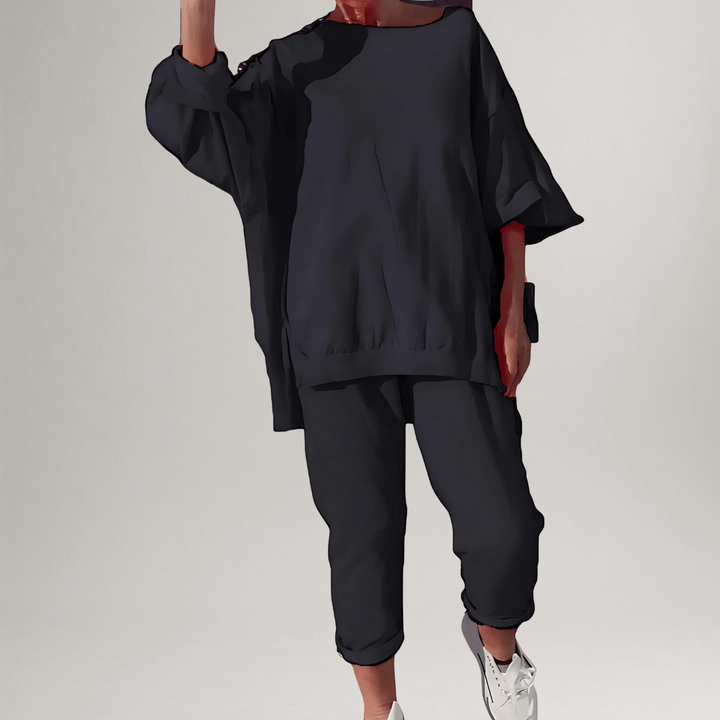 Elegant women's loungewear set with a flowing oversized blouse & wide-leg pants for ultimate comfort & style.