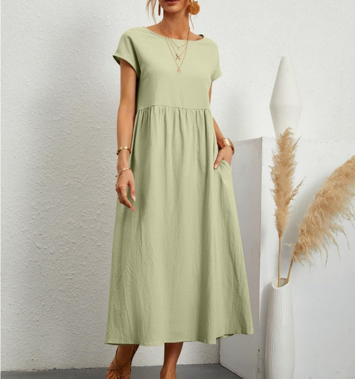 Everyday fashion: women's flowy summer maxi dress offering ultimate comfort and style.