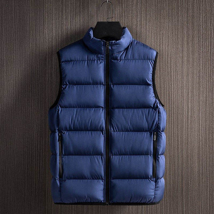 Warm men's puffer vest, lightweight & quilted, an ideal sleeveless jacket for versatile layering & winter comfort.