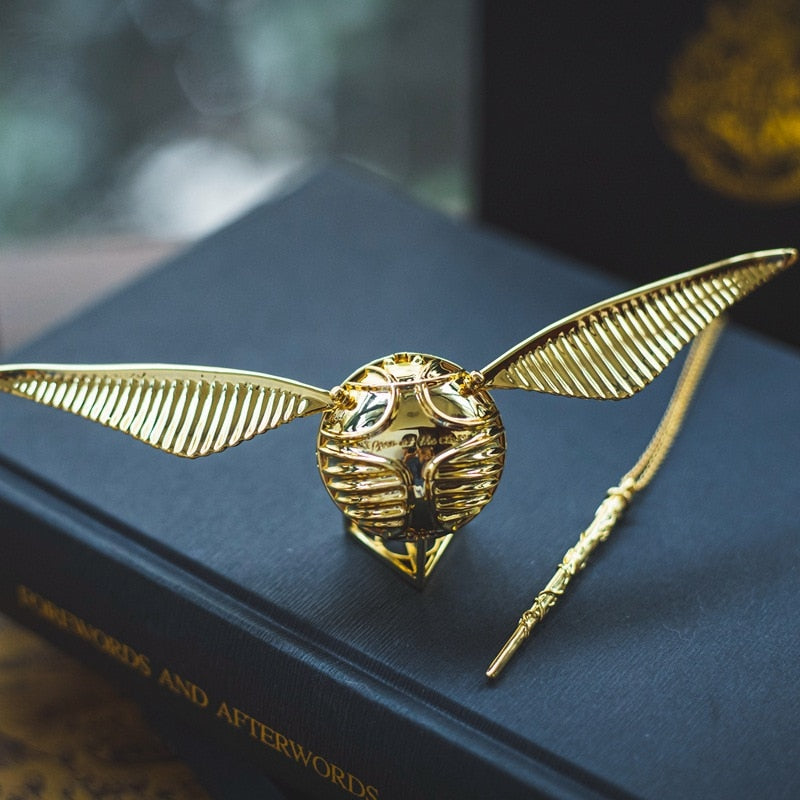 Unique gift: Silver-plated Winged Orb jewellery box for rings, elegant fantasy decor.