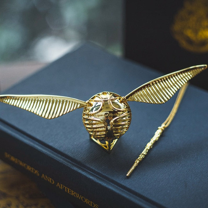 Unique gift: Silver-plated Winged Orb jewellery box for rings, elegant fantasy decor.