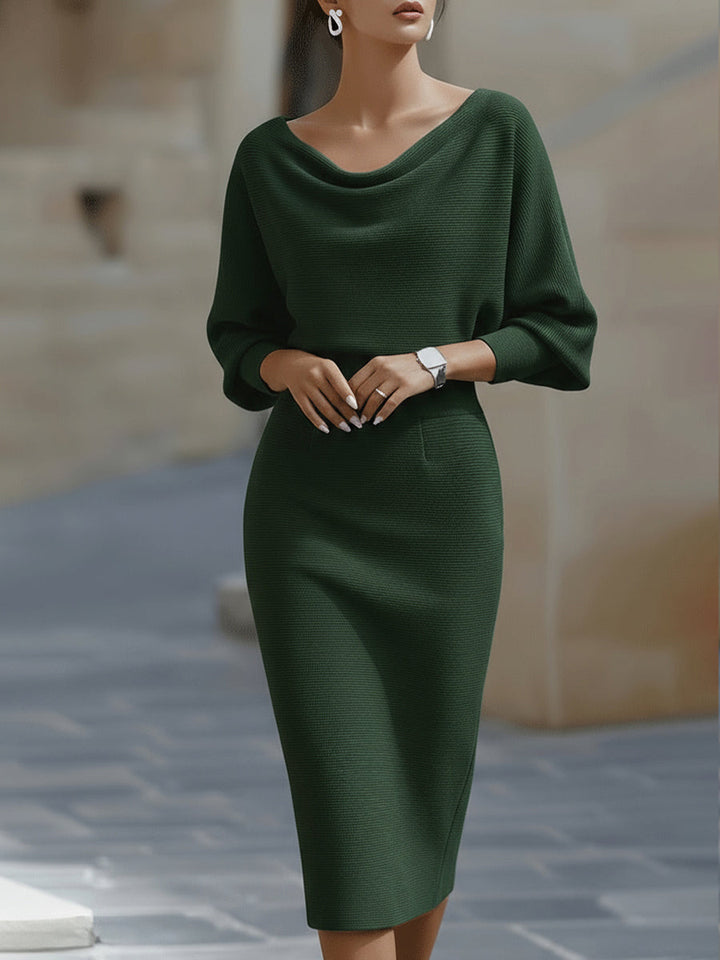 Chic women's round neck midi dress, flowy fabric & batwing sleeves, ideal for comfortable spring outfits.