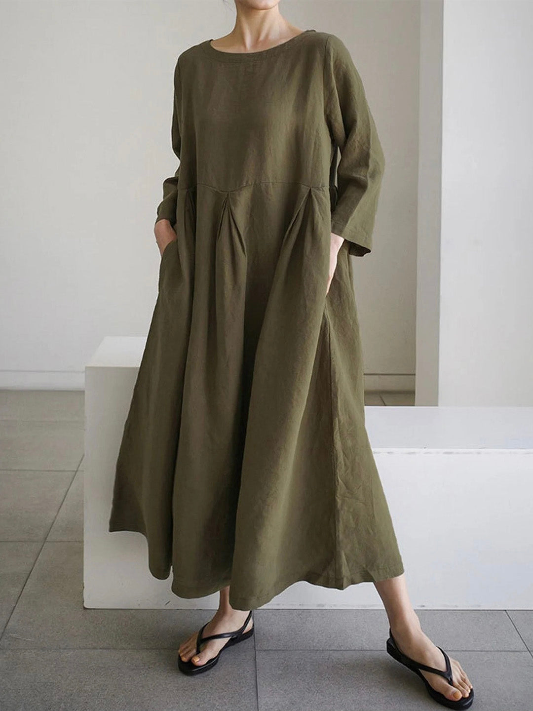 Elegant women's tiered maxi dress, long sleeve, relaxed fit for all-season comfort and weekend casual style.