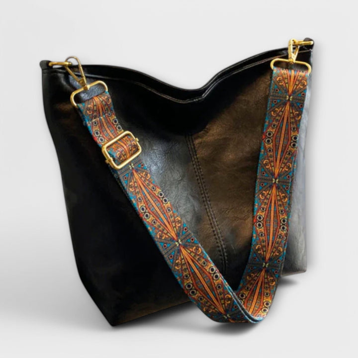 Stylish women's everyday carry shoulder bag in an elegant vintage design, crafted from faux leather.