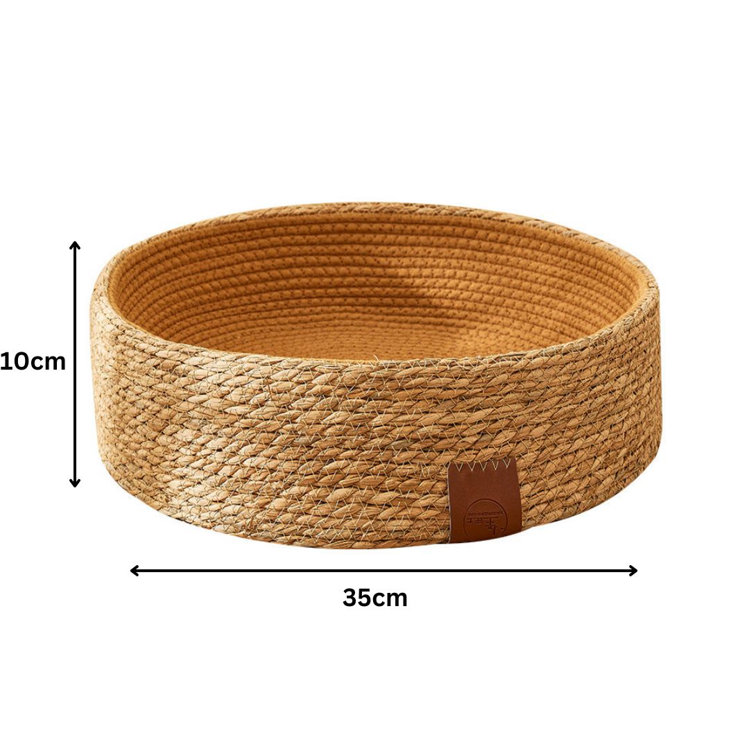 Comfortable hand-woven rattan cat bed, a natural pet home where cats can relax and scratch.