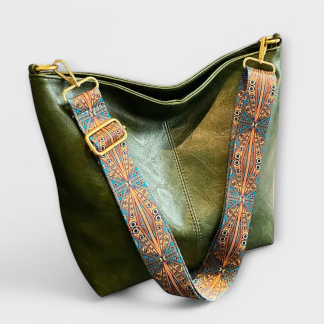 Vintage style elegant shoulder bag for women, a timeless faux leather accessory for everyday use.