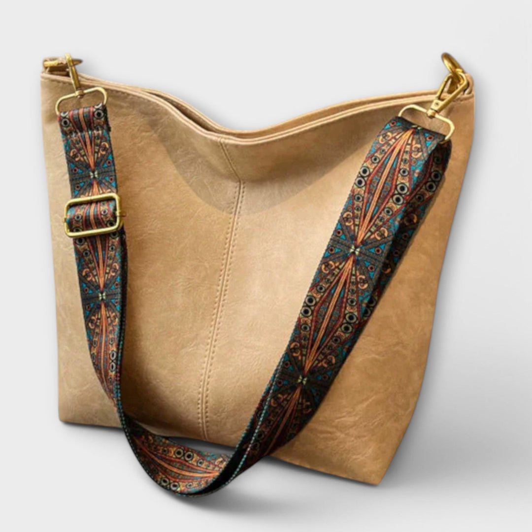 Classic faux leather shoulder bag for women, an elegant vintage handbag ideal for daily fashion.