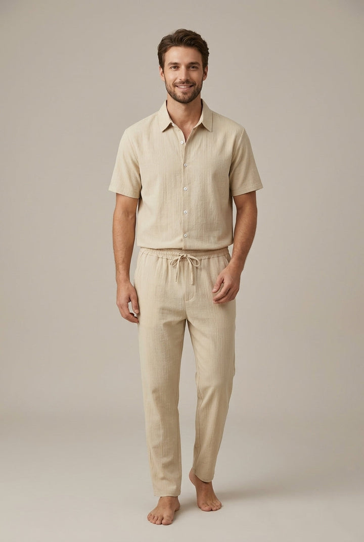 Men's casual two-piece set: textured short-sleeve shirt & relaxed drawstring trousers. Perfect for summer.