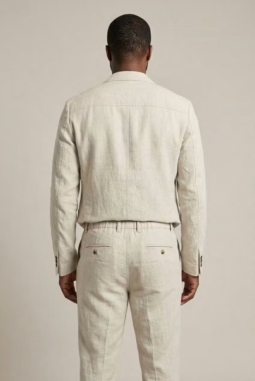 Breathable men's two-piece suit in a relaxed fit. Ensures comfort for all-day wear & warm weather events.