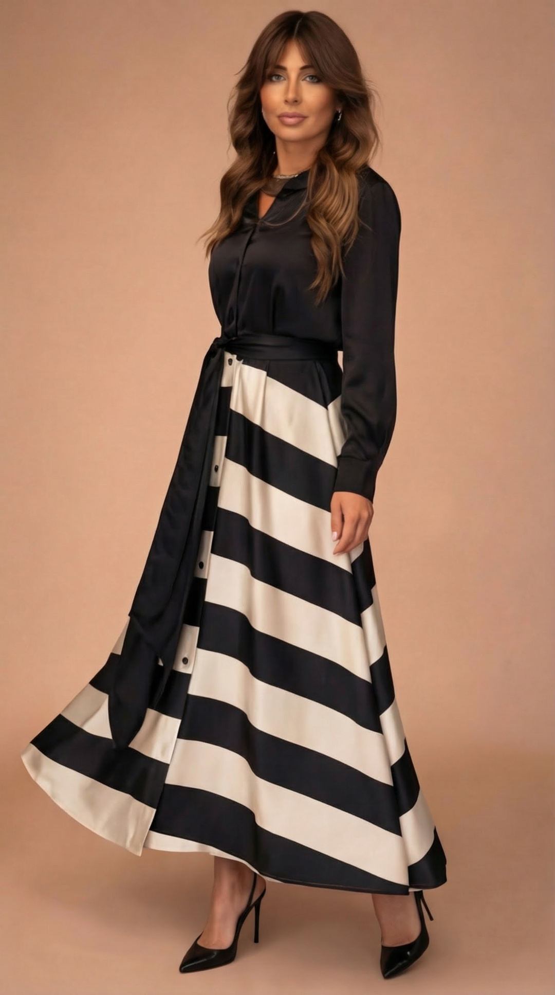 Versatile women's maxi dress with elegant bow detailing. A comfortable & stylish long dress for all seasons.