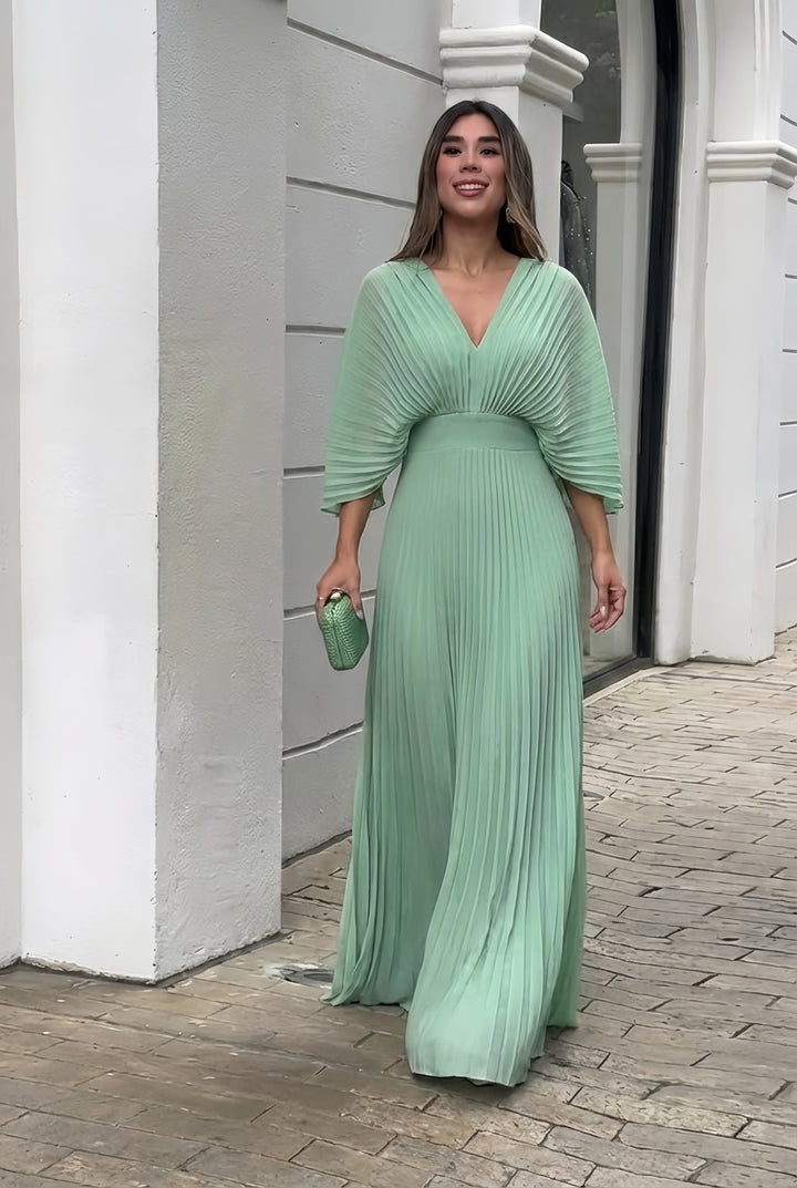 Flowing women's pleated maxi dress, featuring comfortable kimono sleeves, ideal for evening events.