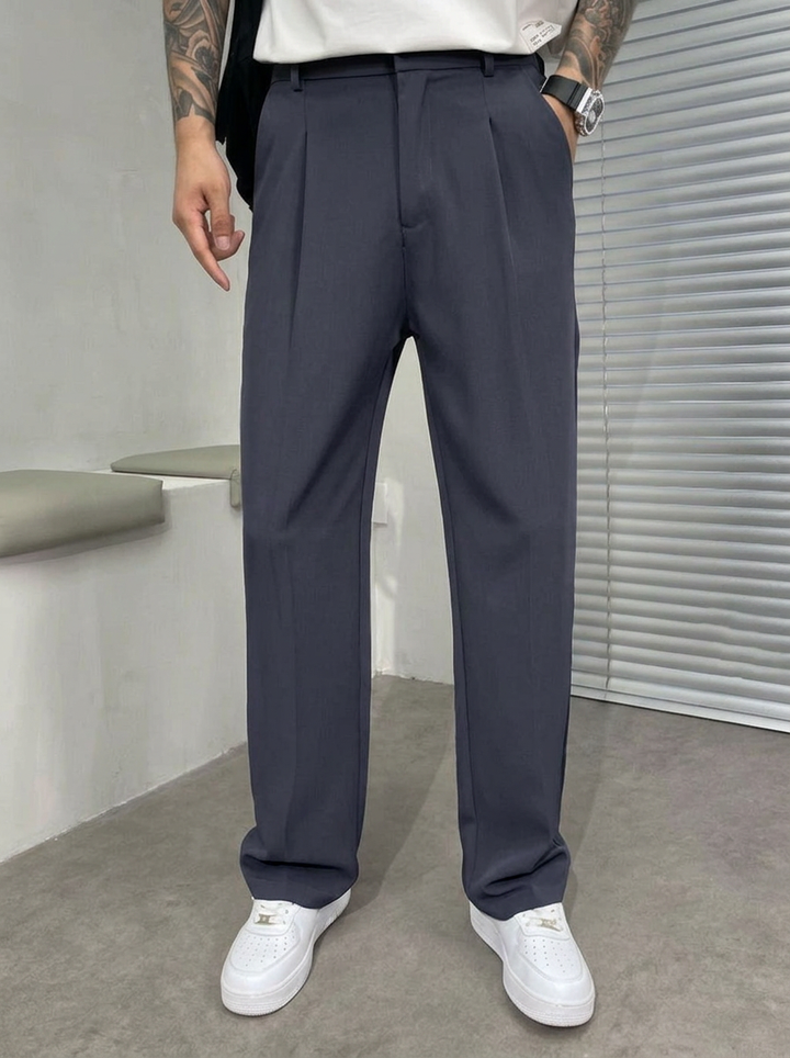Detail of waistband and pockets on men's wide-leg dress trousers, designed for comfort and sleek, modern men's fashion.