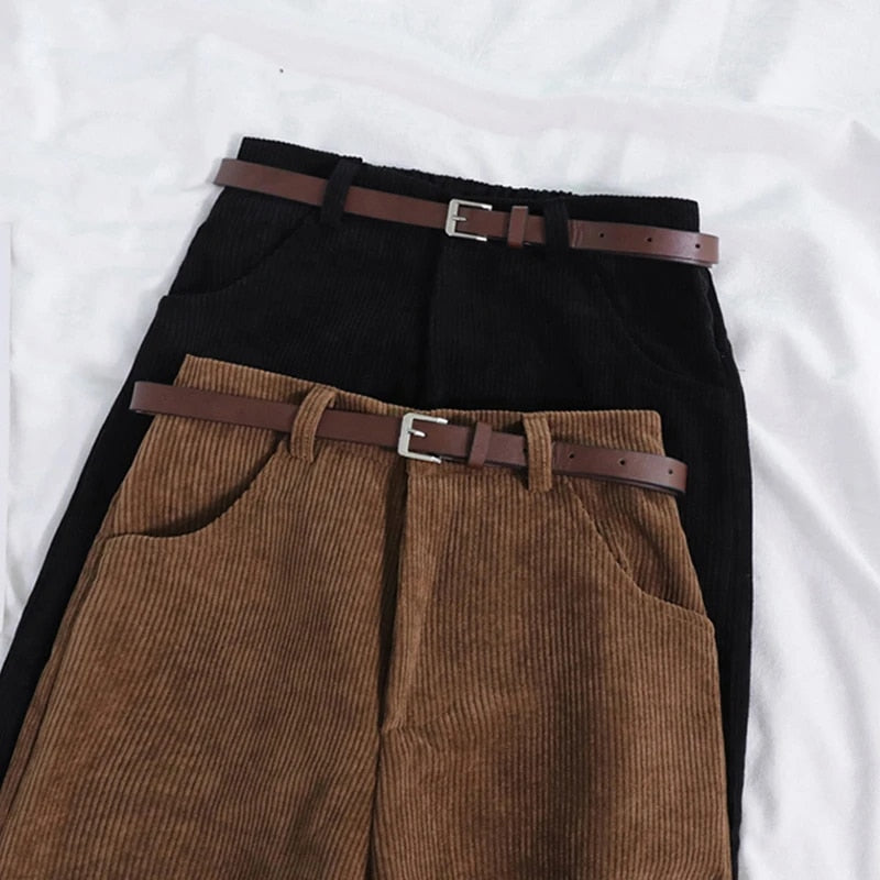 Comfortable women's high-waisted corduroy pants in black, ideal for versatile fall and winter fashion.