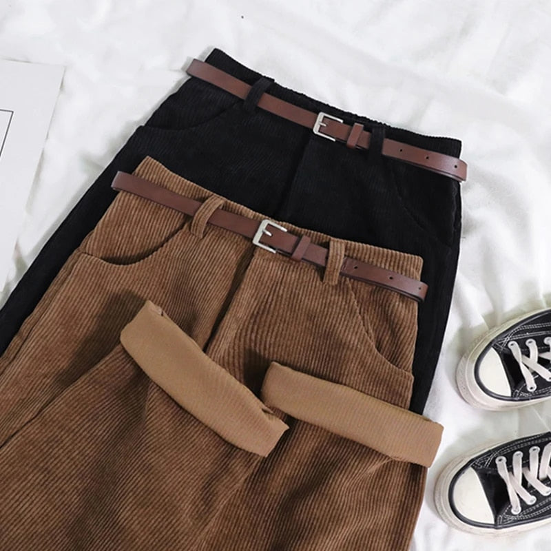 Soft corduroy high-waisted trousers for women, relaxed fit, offering warmth and style for fall & winter outfits.