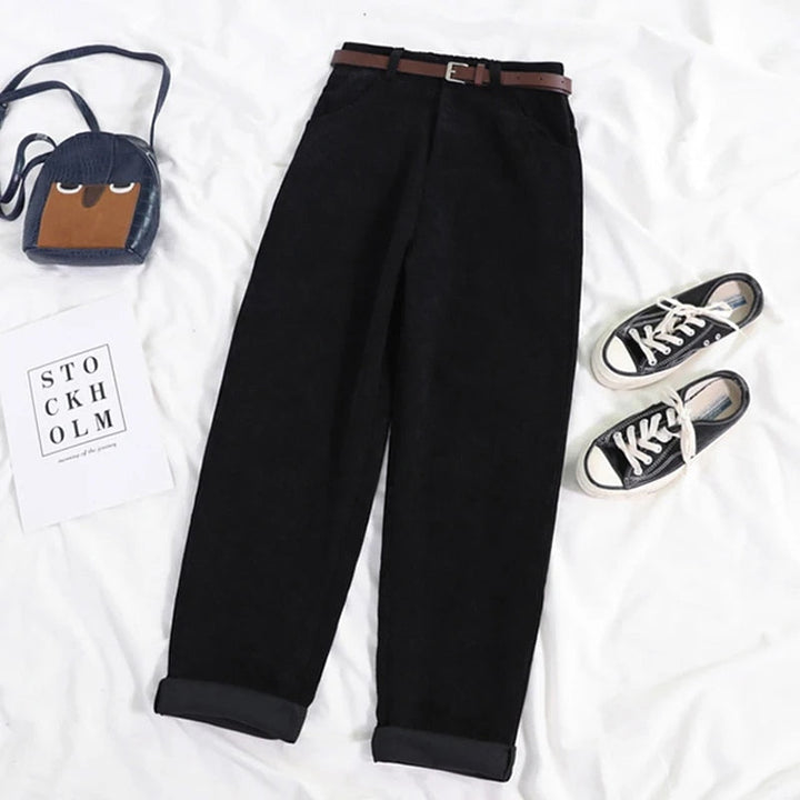 Versatile women's corduroy trousers with a high waist and relaxed fit, perfect for chic autumn-winter wear.