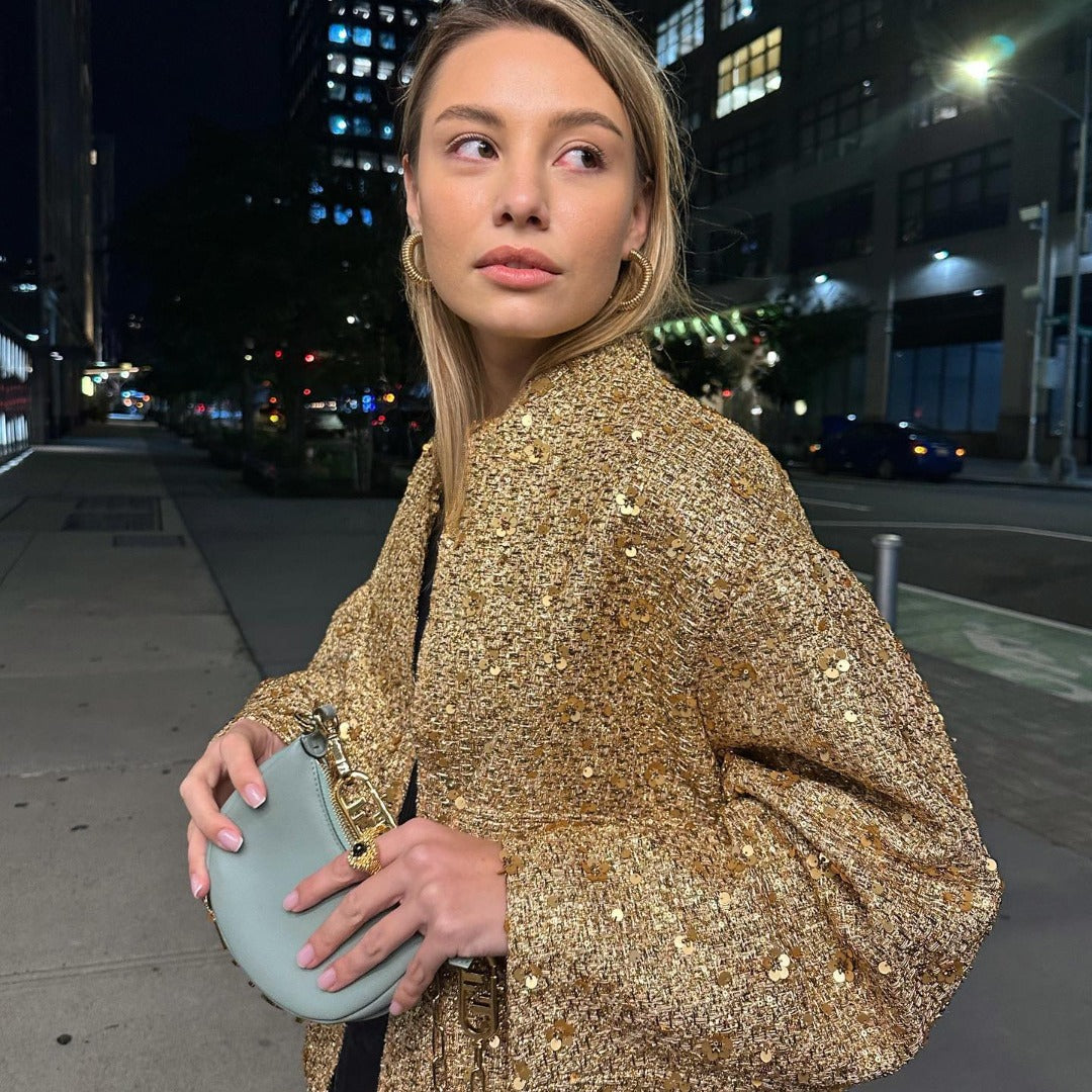 Lightweight metallic spring jacket for women, tailored fit, ideal for elegant mid-season and autumn outfits.