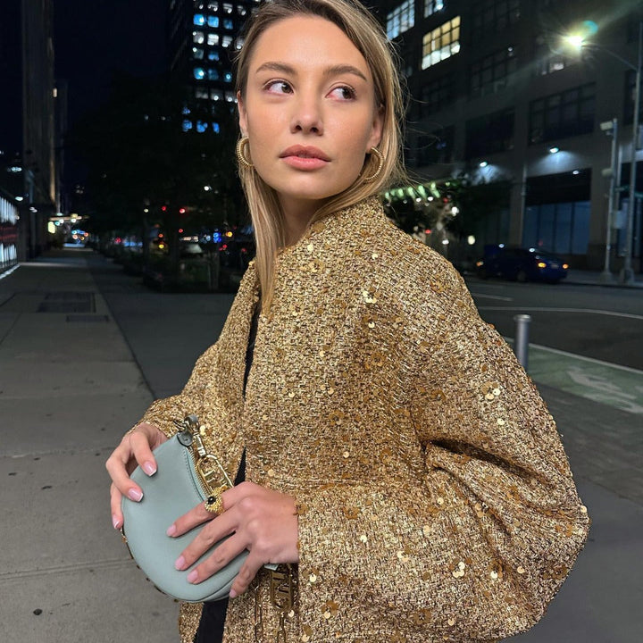 Lightweight metallic spring jacket for women, tailored fit, ideal for elegant mid-season and autumn outfits.