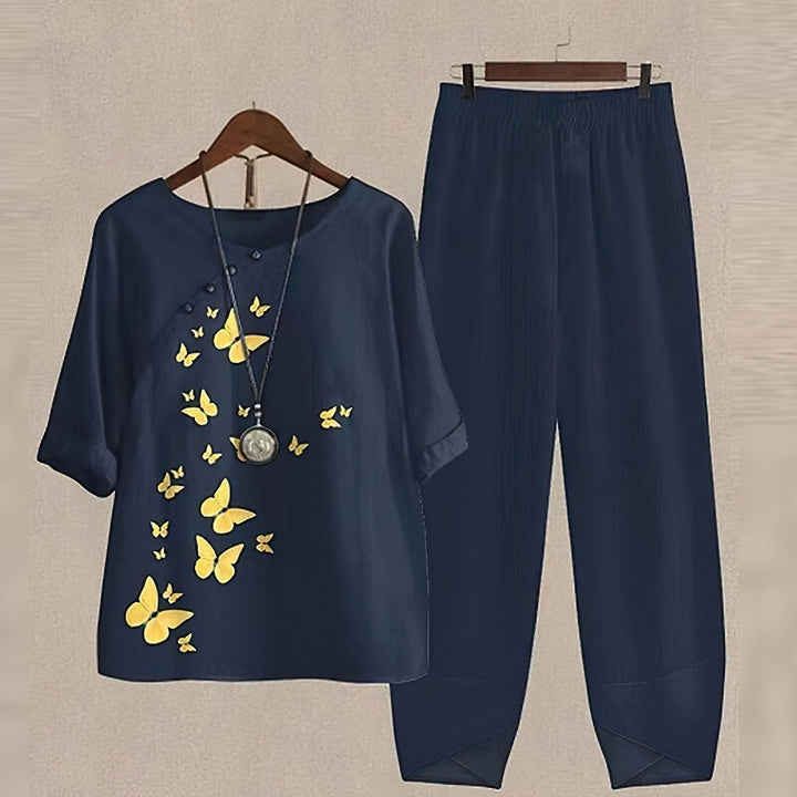 Comfortable women's matching shirt and trouser set. Easy wear for a relaxed, stylish look.