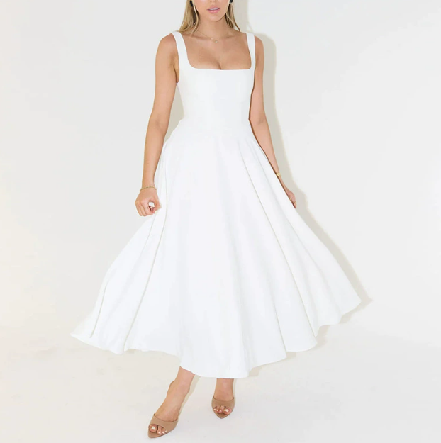 Stylish women's floral midi dress for all occasions. Elegant summer fashion, great as a party or versatile dress.