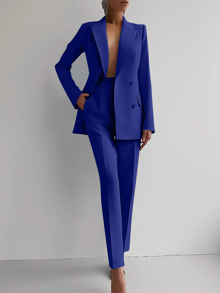 Versatile women's two-piece outfit with modern tapered trousers, offering effortless casual elegance.