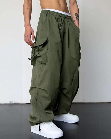 Fashionable women's wide leg cargo pants, offering a comfortable relaxed fit and multi-pocket design for versatility.