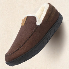 Stylish & cozy men's slippers, featuring warm sheepskin and reliable non-slip support for indoor comfort.