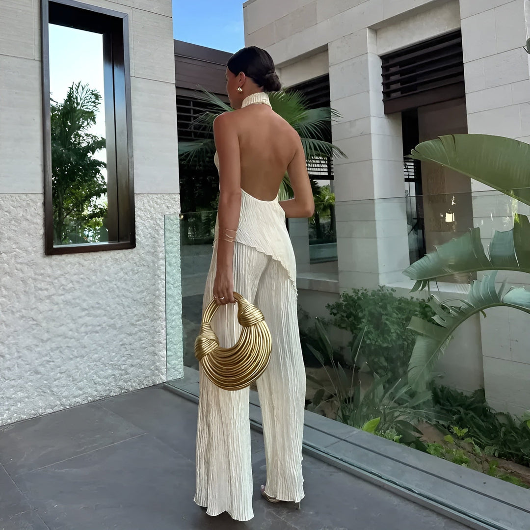 Elegant women's summer two-piece outfit with flowing trousers & stylish top, ideal for vacation & holidays.