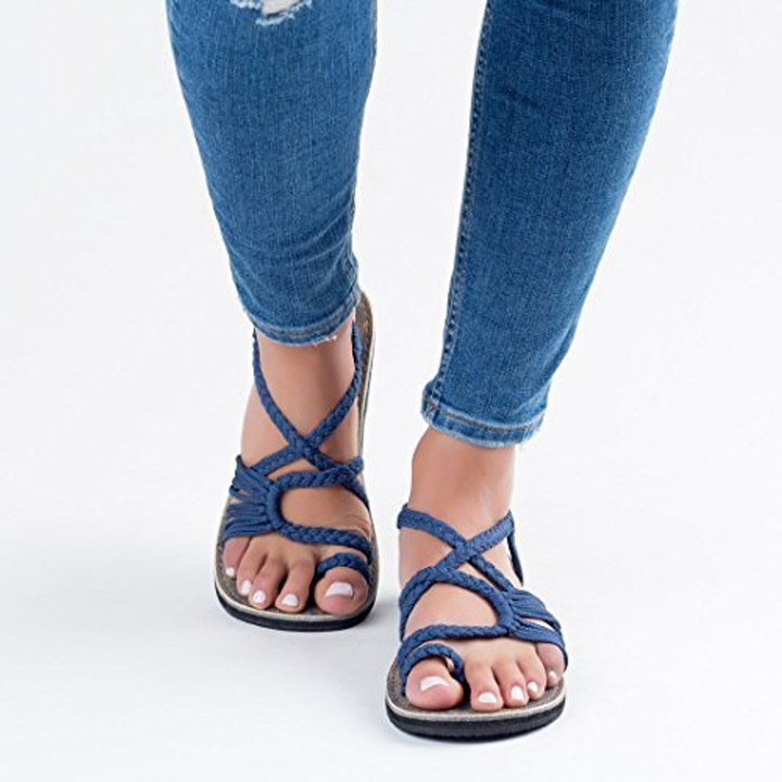Lightweight & comfortable women's beach sandals, featuring soft cushioning for casual summer and vacation footwear.