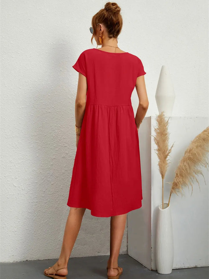 Stylish loose-fit midi dress for women, ideal for spring & summer. Features practical pockets.