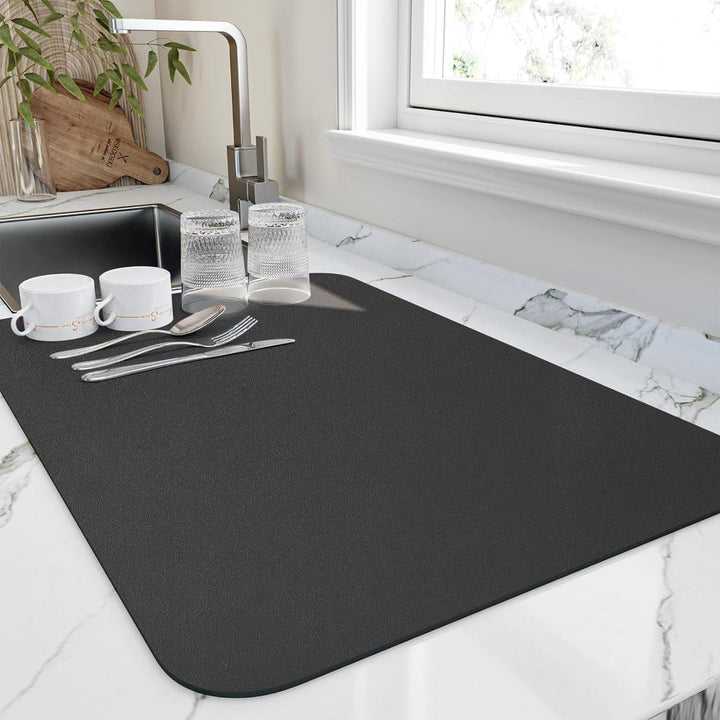 Diatomaceous earth kitchen draining mat, ultra fast-drying. Ideal countertop protector for dishes & worktop.