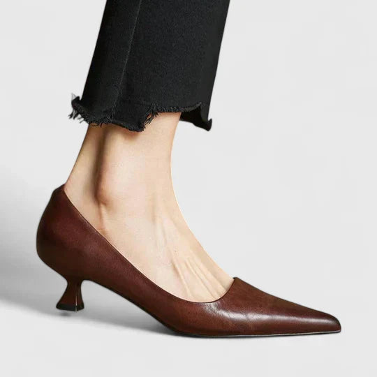 Chic women's heels with advanced orthopedic design, perfect for comfort & fashion-forward versatility.