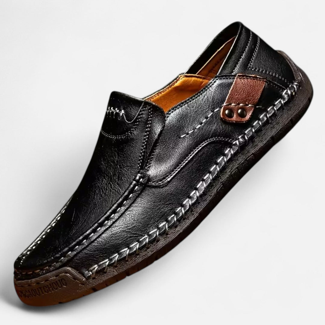 Easy slip-on men's shoes, lightweight & comfortable, perfect for casual walking & daily use.