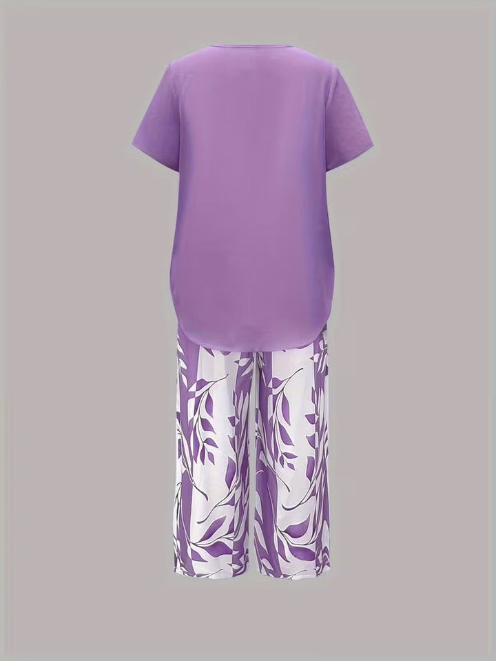Tropical leaf print women's casual two-piece set, breezy and chic for summer.