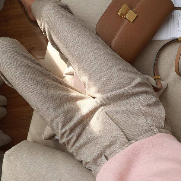 Comfortable high-waist women's pants, designed for versatile fashion and casual chic outfits.
