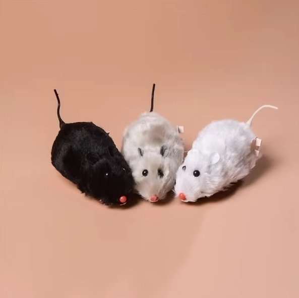 Durable electric interactive mouse cat toy for endless pet play, stimulating hunting & feline activity.