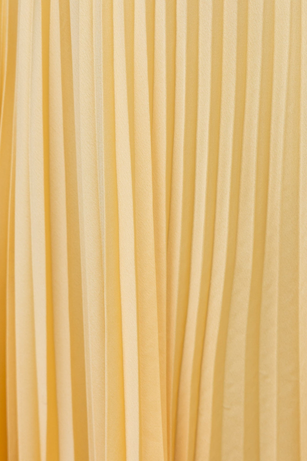 Flowing V-neck pleated maxi dress for women, an elegant and feminine choice for summer parties and special events.