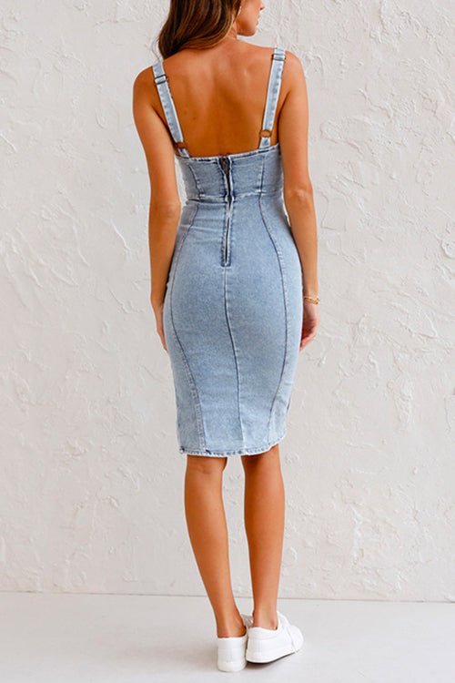 Comfortable women's midi dress featuring adjustable straps, ideal for versatile everyday spring & summer styling.