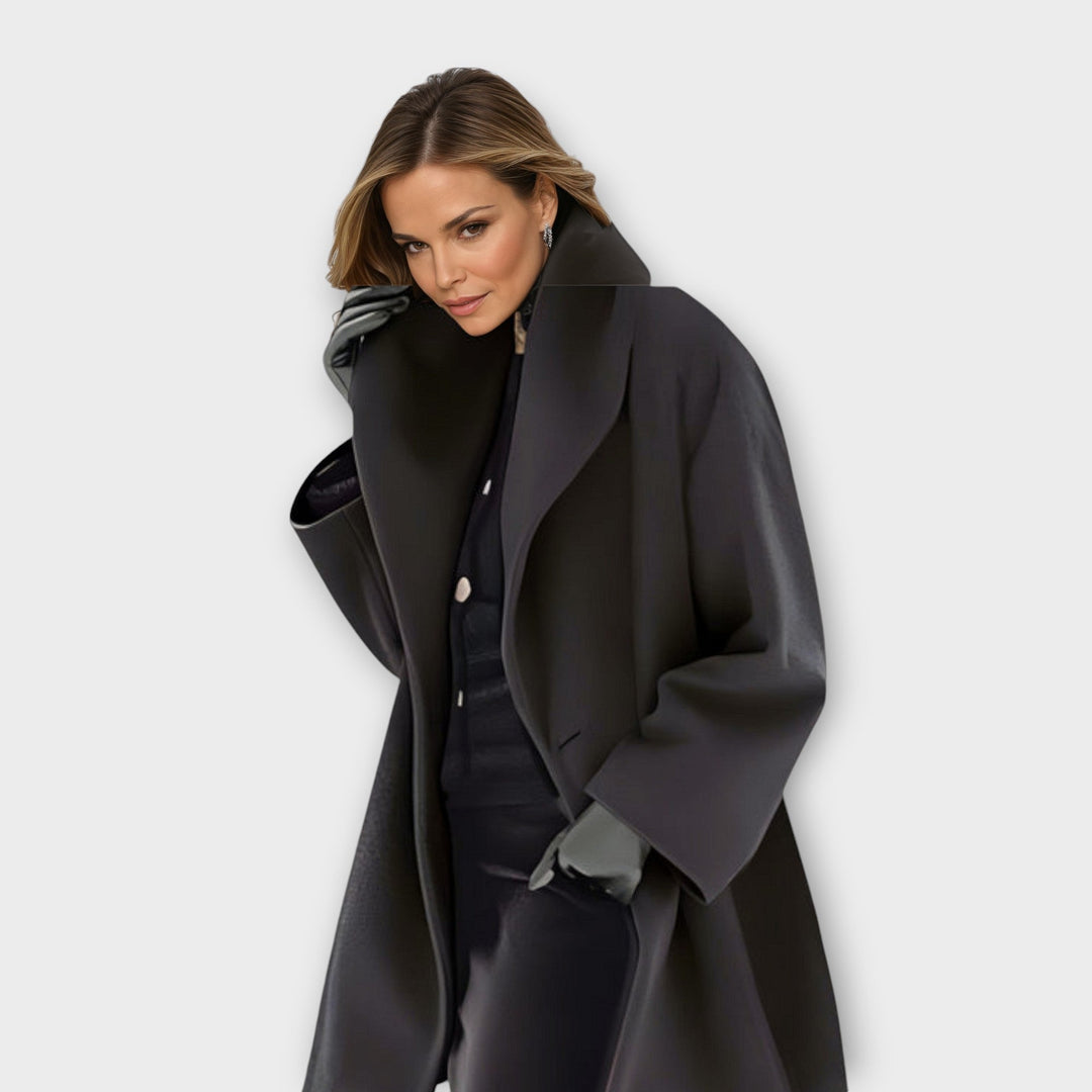 Elegant women's transitional jacket, perfect for spring/autumn. Chic outerwear with a timeless style for versatile fashion.