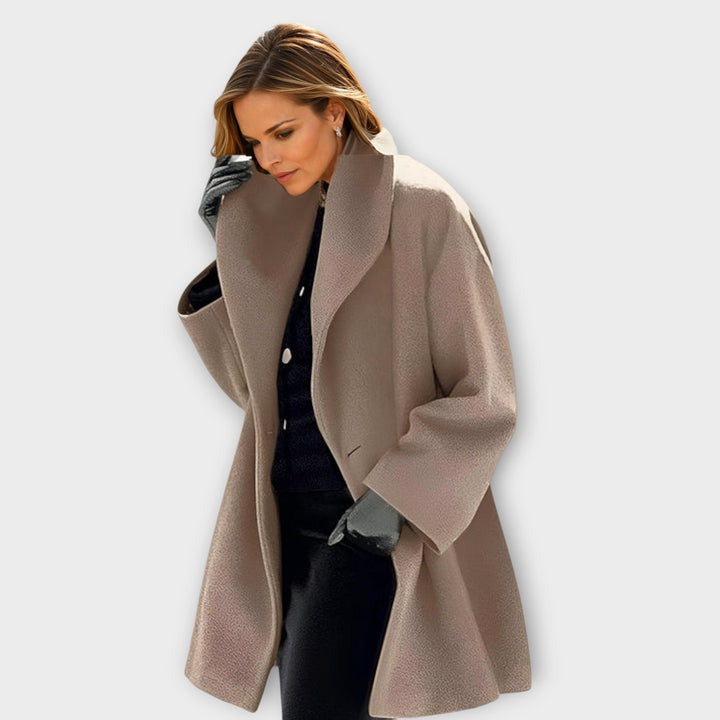 Stylish women's long-sleeve transitional jacket. Elegant design for comfortable spring & autumn fashion.
