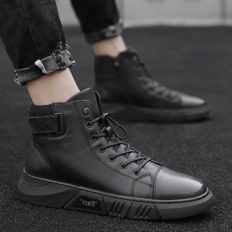 Men's robust black walking shoes for all-day comfort. Durable, slip-resistant athletic footwear.