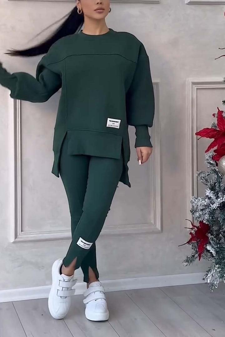 Cozy women's two-piece loungewear set: oversized long-sleeve crew neck sweater & comfortable leggings for relaxed style.