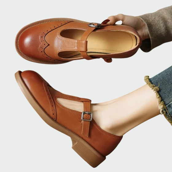 Black women's retro Mary Jane flats with comfortable design. Classic vintage style for everyday elegant wear.