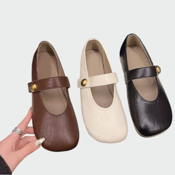 Versatile women's Mary Jane block heel shoes. Comfortable round toe and adjustable strap for casual or dress.