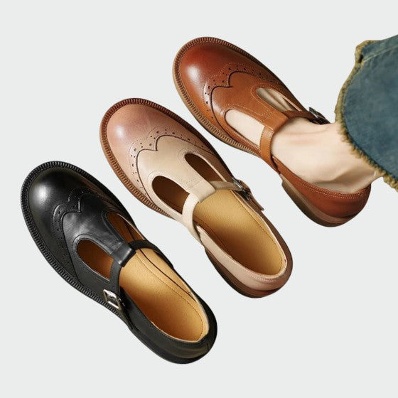 Women's retro Mary Jane flats in classic style, offering vintage comfort. Perfect everyday elegant footwear.
