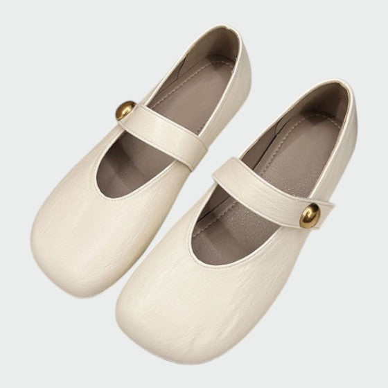Elegant women's Mary Jane shoes featuring a sturdy block heel, classic round toe, and practical adjustable strap.
