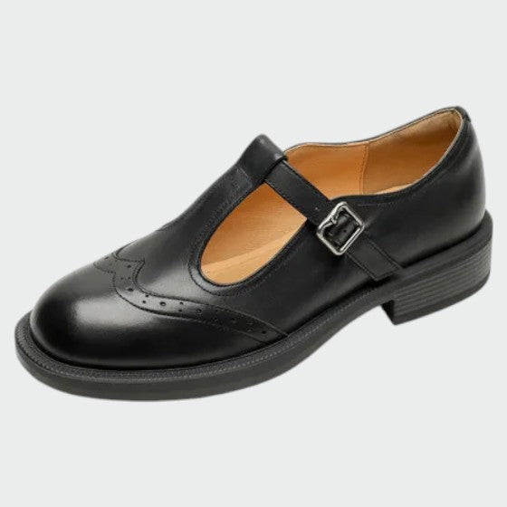 Classic Mary Jane flats for women with a retro buckle strap. Comfortable vintage-style footwear for elegance.