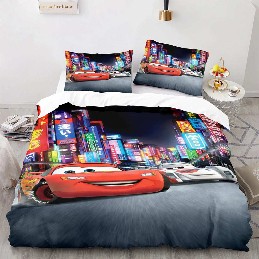 Premium Lightning McQueen duvet cover & bedding set, made from easy-care polyester for kids' comfort.